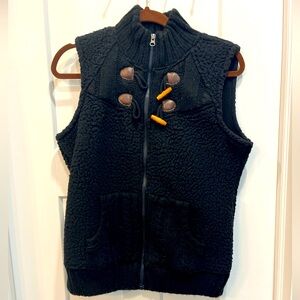 Ruff Hewn Women’s Faux Fur And Knit‎ Vest Size Medium Full Zip Toggle Buckles